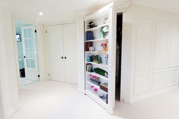 Какие двери выбрать для гардеробной в квартире?